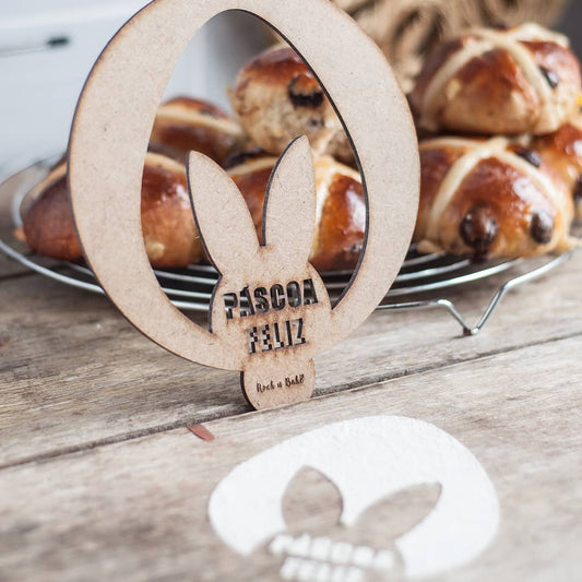 Stencil "Feliz Páscoa" em MDF